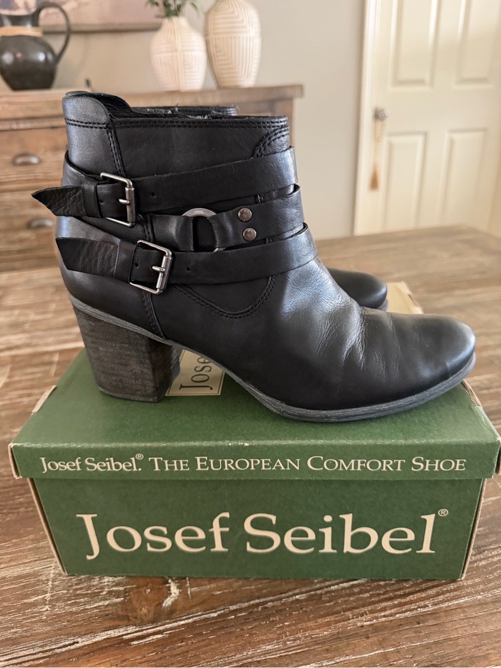Josef Seibel Women's Black Leather Buckle Ankle Boots - Sz 39